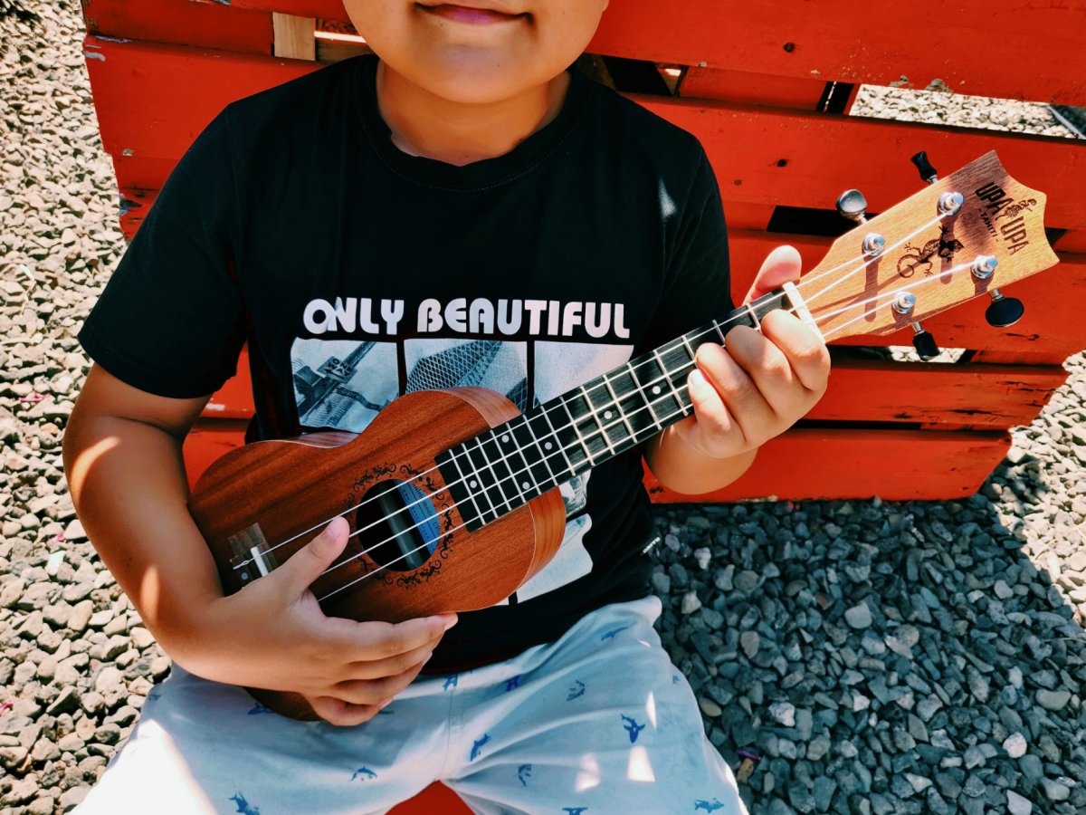 À partir de quel âge peut-on jouer du ukulele?