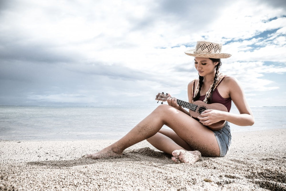 Jouer du ukulele : avec ou sans médiator? - upaupatahiti
