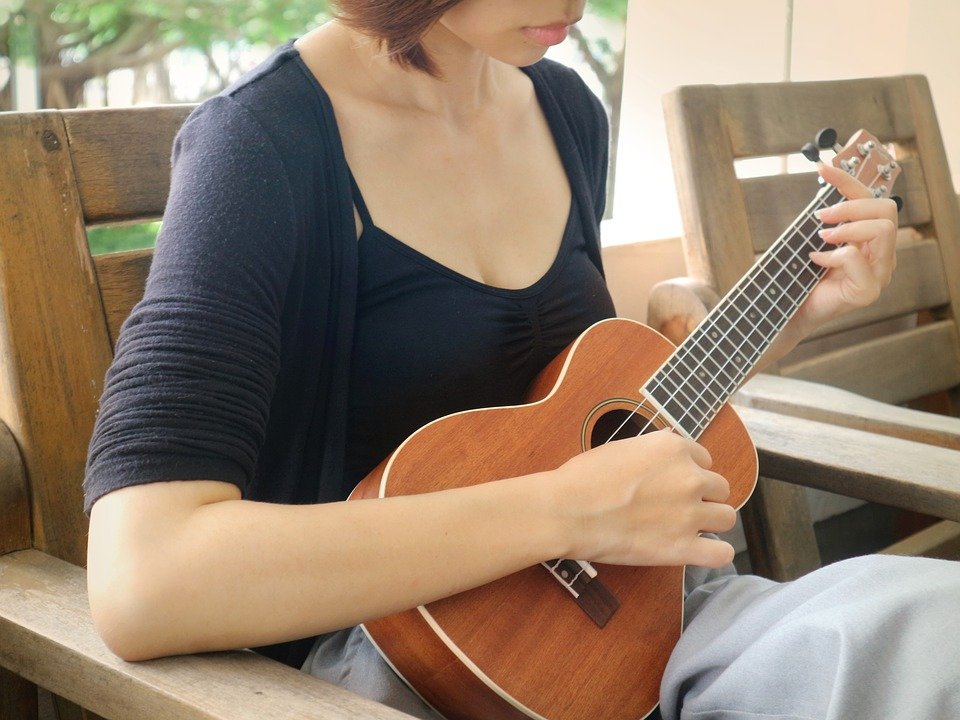 Ayano Tsuji et le ukulele - upaupatahiti