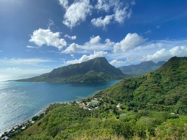 Head for Moorea, an island filled with legends and beautiful landscapes! - upaupatahiti